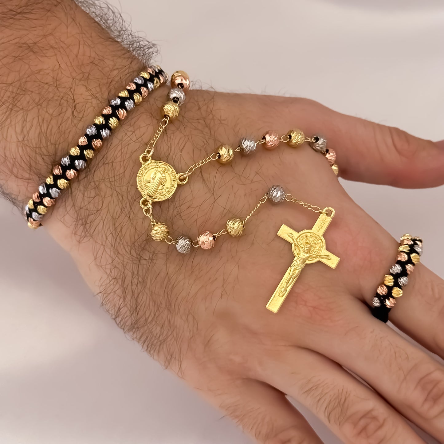 Camandula para Caballero de 3 Oros en Balin italiano de 6mm con Cruz San Benito Proteccion + Pulsera Tejida Doble Carril en Balin italiano de 4mm + Anillo Tejido en Oro Laminado 18k con Garantia de por vida