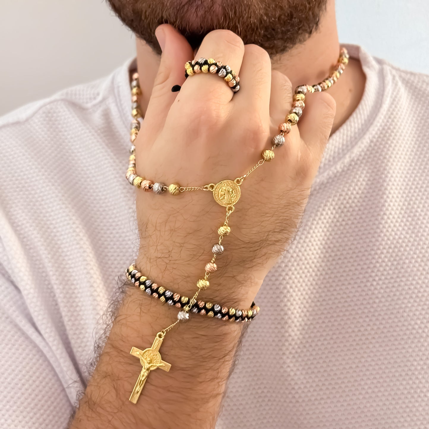Camandula para Caballero de 3 Oros en Balin italiano de 6mm con Cruz San Benito Proteccion + Pulsera Tejida Doble Carril en Balin italiano de 4mm + Anillo Tejido en Oro Laminado 18k con Garantia de por vida