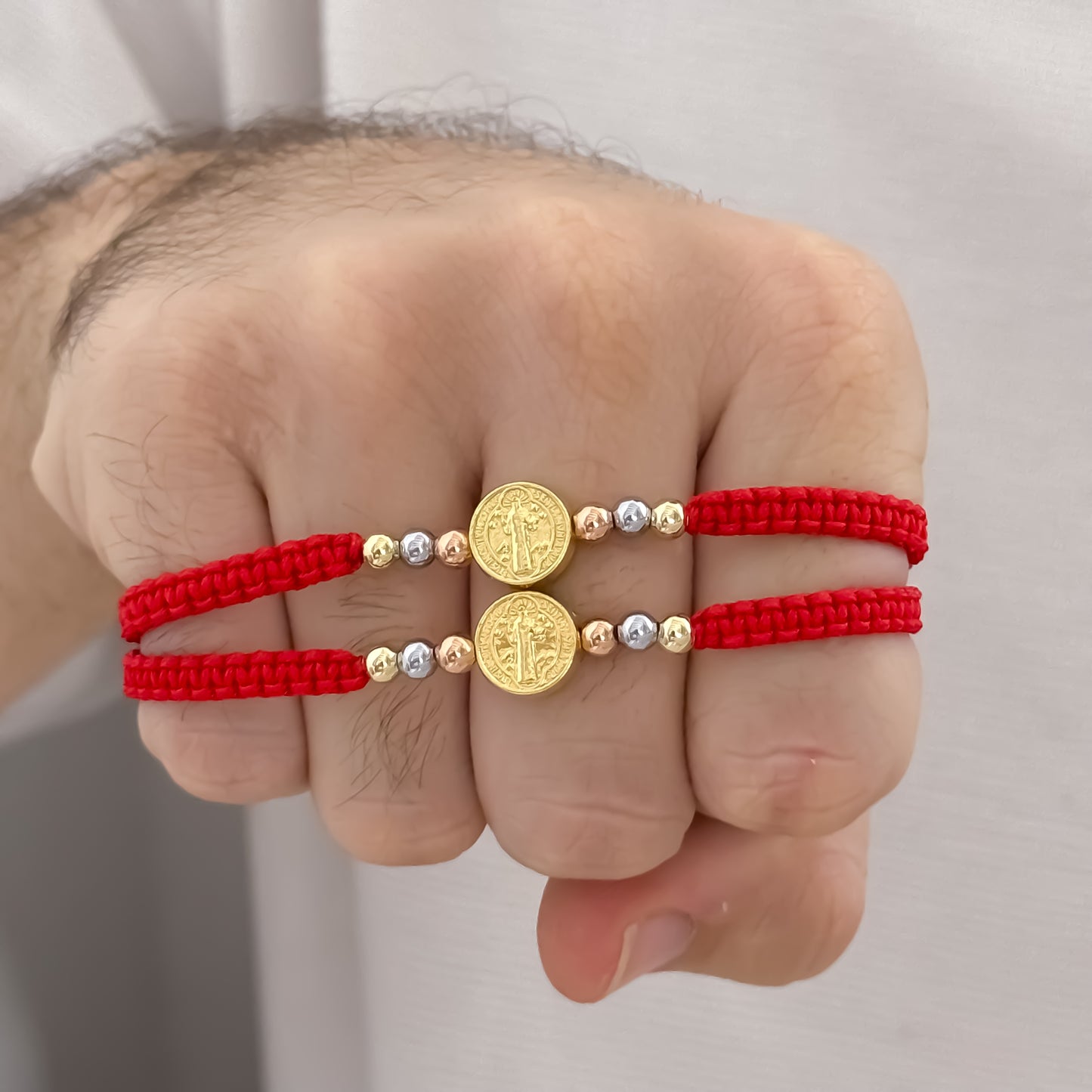 2 Pulseras en Hilo Rojo Union de San Benito Proteccion en Oro Laminado 18k con Garantia de por vida