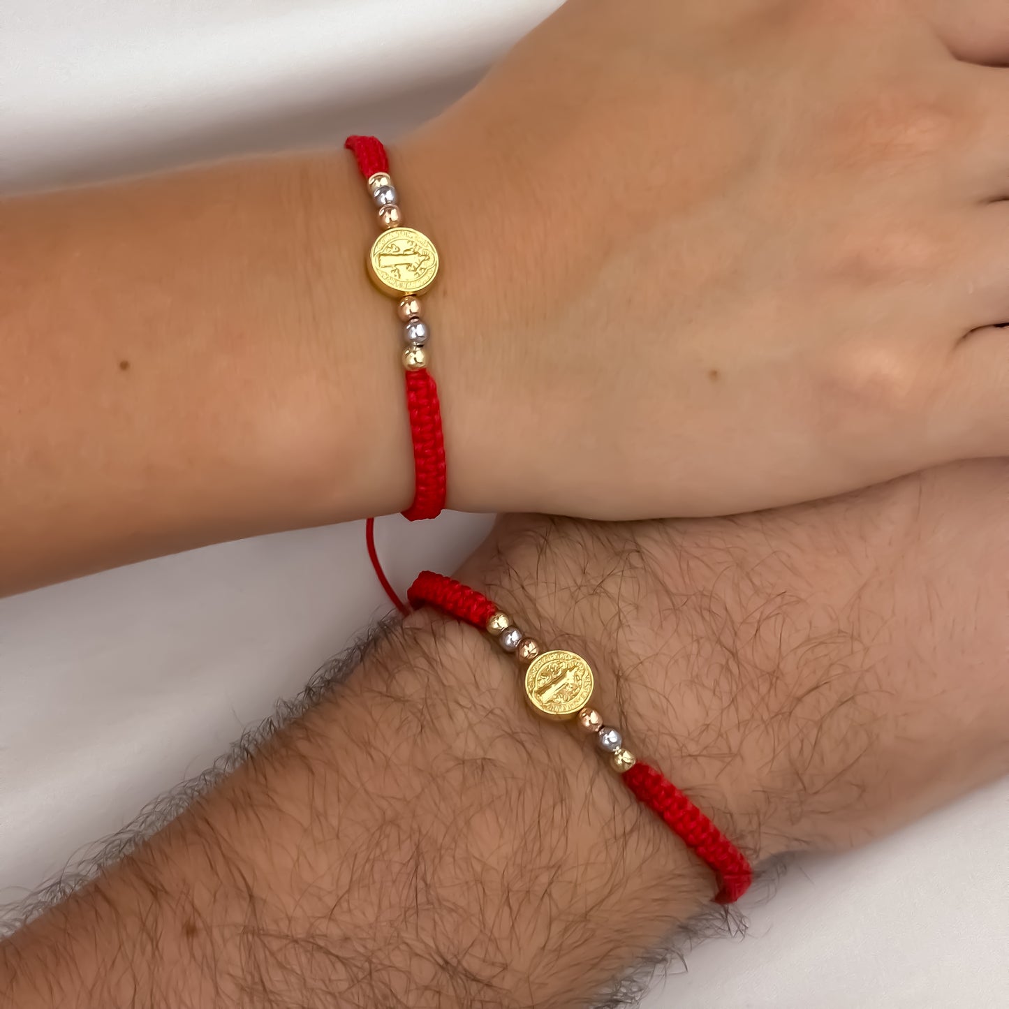 2 Pulseras en Hilo Rojo Union de San Benito Proteccion en Oro Laminado 18k con Garantia de por vida
