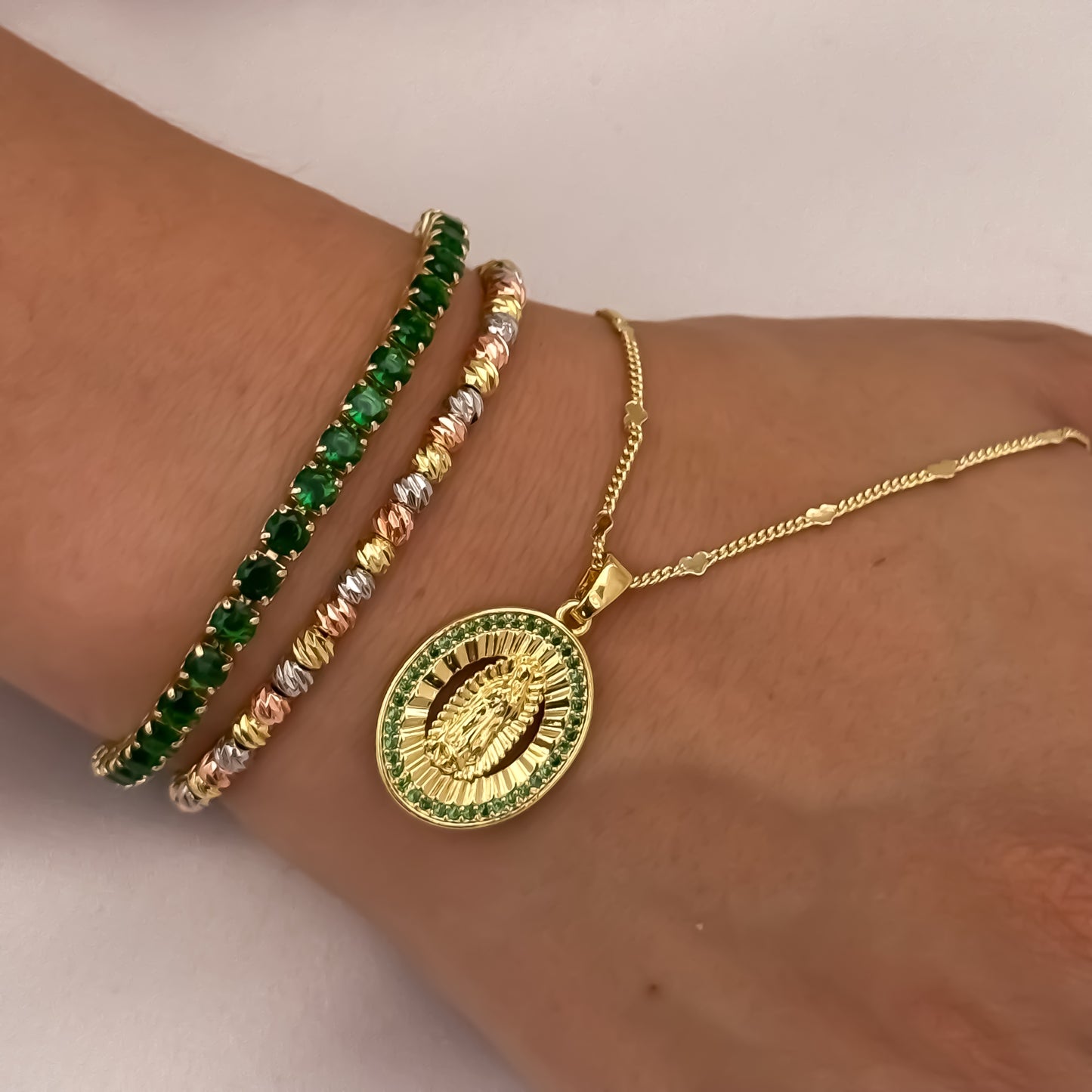 Cadena Cubana de Dama de 45cm + Virgen de Guadalupe con Micro Circones Verde + Pulseras Balin italiano de 3 oros + Pulsera tennis Verde en Oro Laminado 18k con garantia de por vida