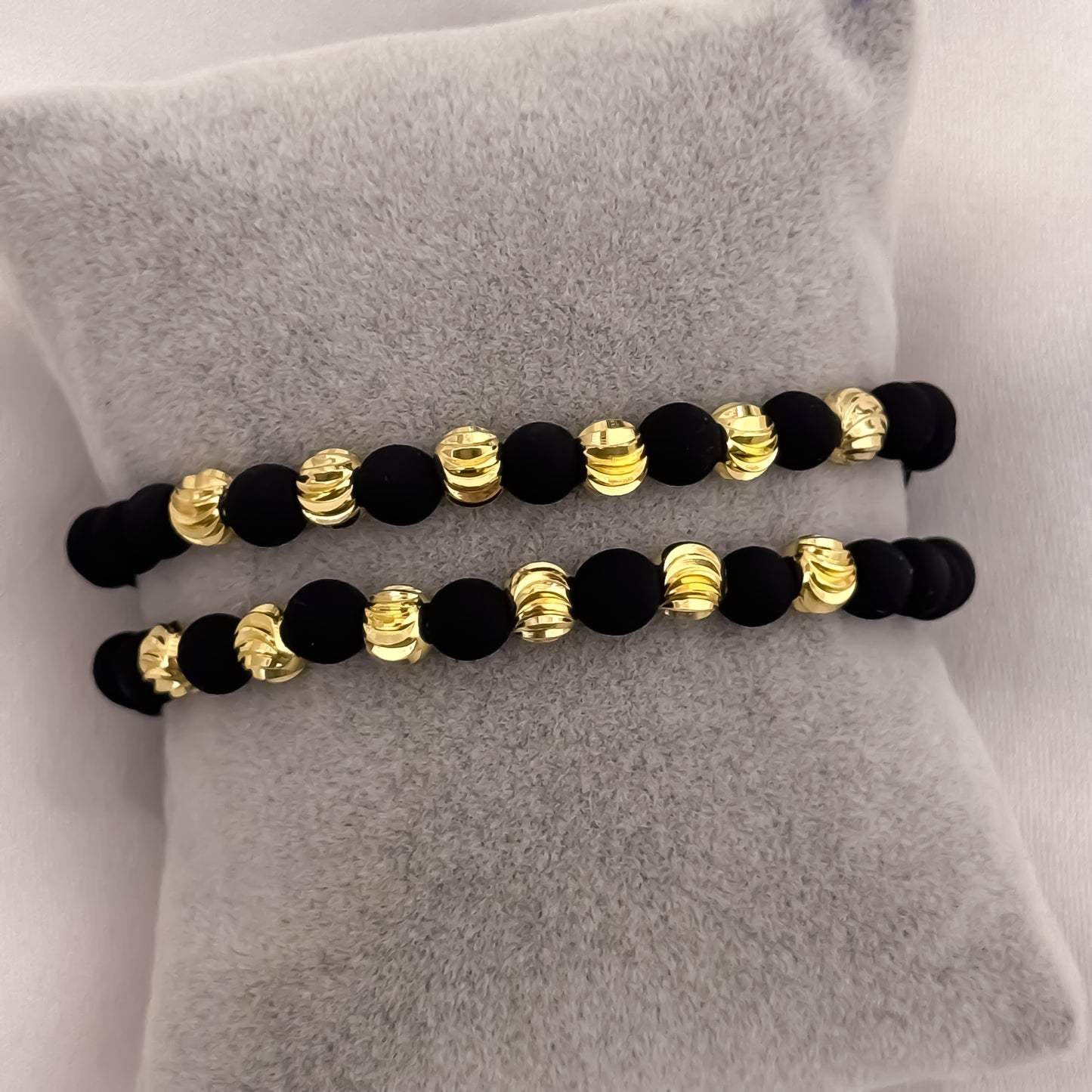 Promocion de 2 Pulseras para Parejas en Hilo Negro en Balin Italiano de 6mm con Neopreno en Oro Laminado 18k con Garantia de por vida