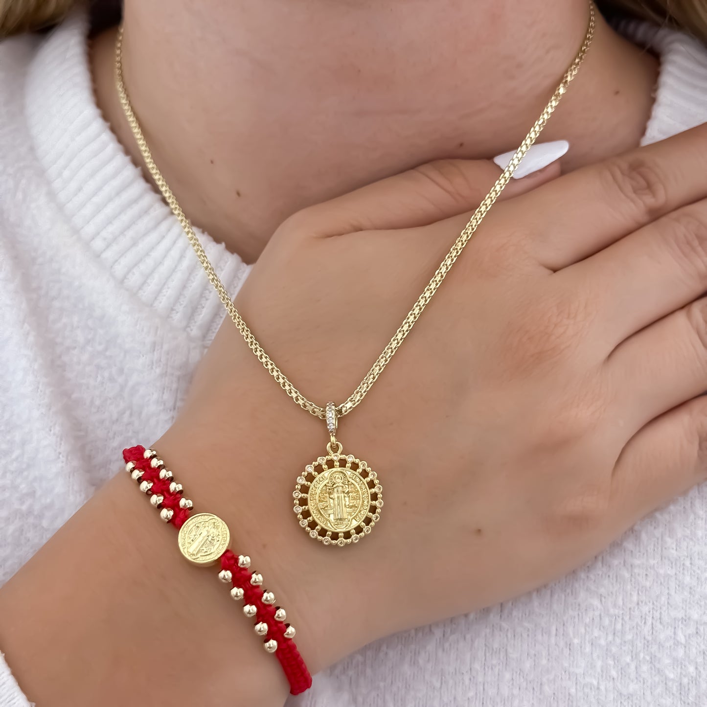 Cadena Tejido Chino de Dama de 45cm + San Benito Protección el Amuleto de Protección + Pulsera Rojas de San Benito en Balin de 4mm en Oro Laminado 18k con Garantia de por vida