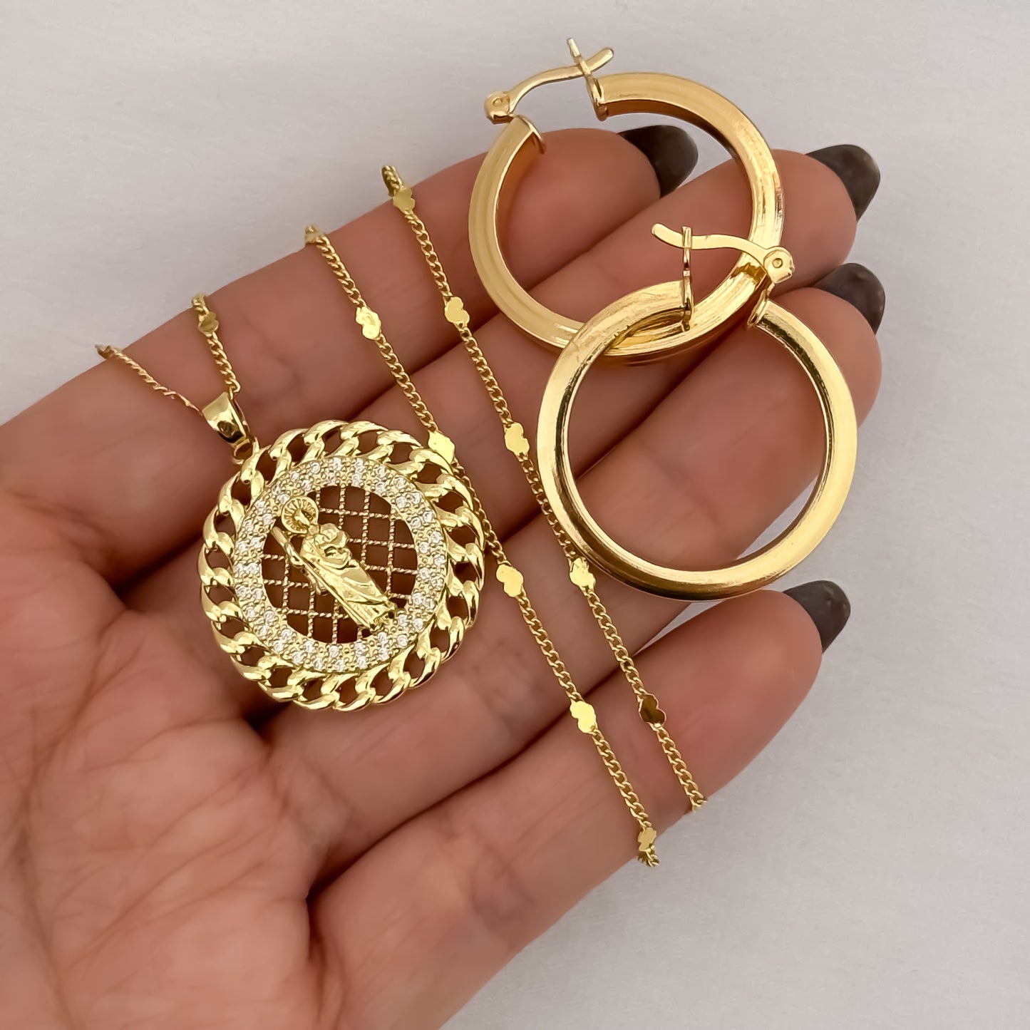 Cadena Cubana de Dama de 45cm Tejido Corazon + Dije de San Judas Tadeo Proteccion + Candongas Tubular de 25mm en Oro Laminado 18k con Garantia de por vida