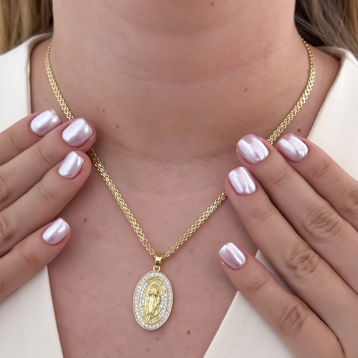 Cadena Tejido Chino de Dama de 45cm de 3mm de Grosor + Virgen de Guadalupe con Micro Circones Cristales en Oro Laminado 18k con Garantia de por vida