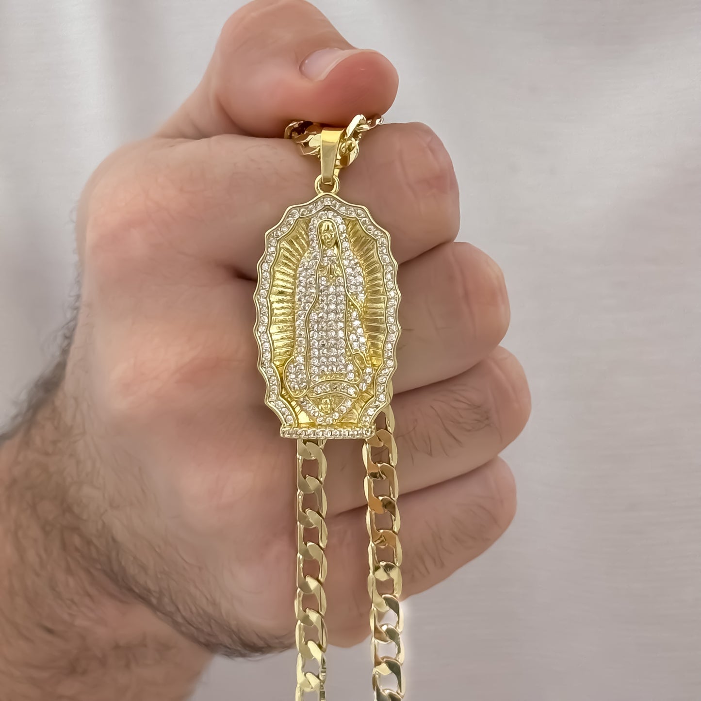 Cadena Tejido Cubana Gruesa de 60cm de 5mm de Grosor + Virgen de Guadalupe con Micro Circones Cristales en Oro Laminado 18k
