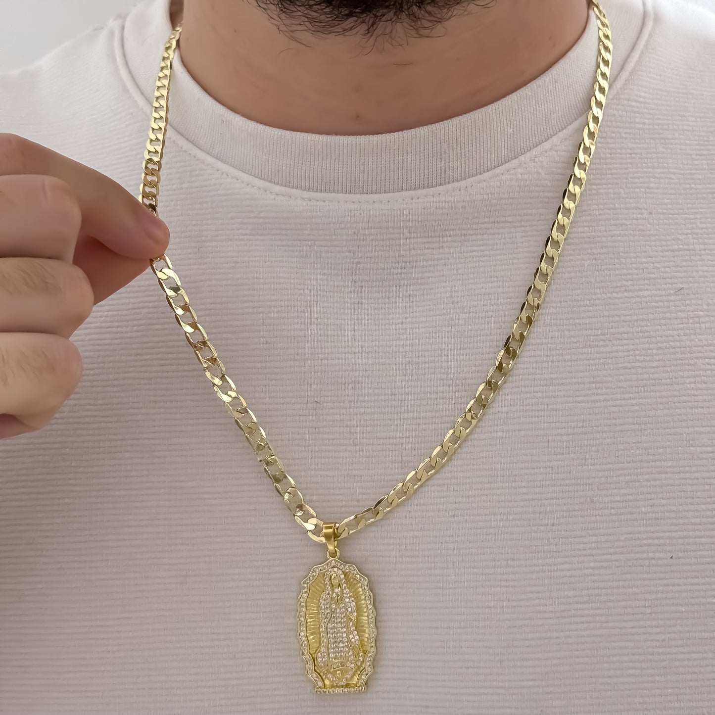 Cadena Tejido Cubana Gruesa de 60cm de 5mm de Grosor + Virgen de Guadalupe con Micro Circones Cristales en Oro Laminado 18k