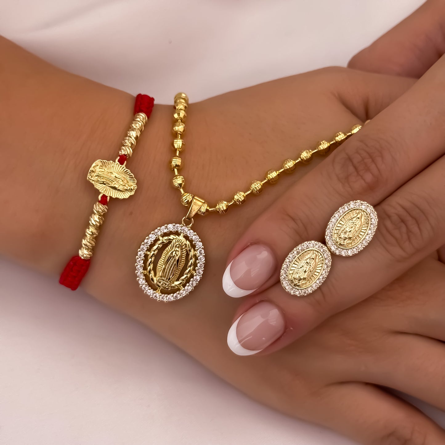Cadena Tejido Militar de Dama Diamantada de 45cm + Virgen de Guadalupe + Topo Guadalupe + Pulsera Hilo Rojo Virgen Tallada en Oro Laminado 18k