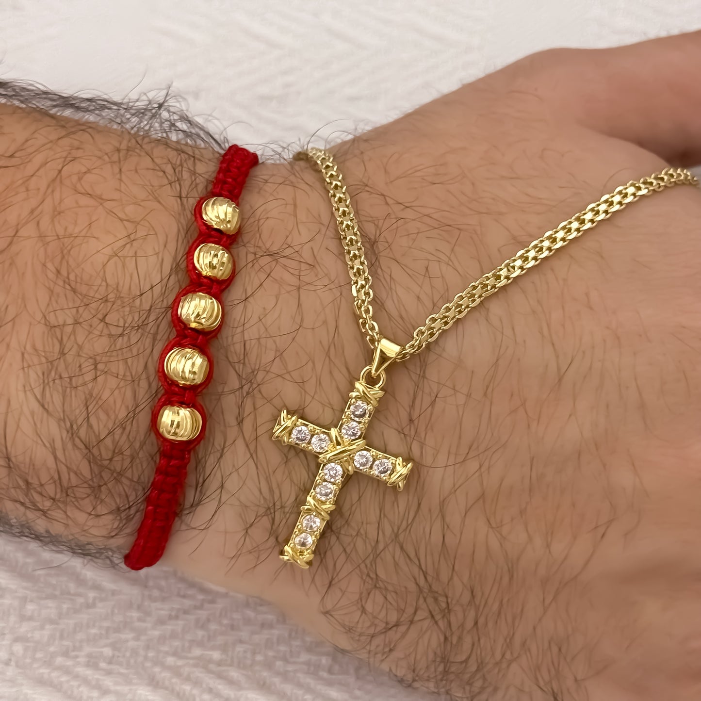 Cadena Tejido Chino de Hombre de 60cm de 4mm + Cruz Cristales Entrelazada + Pulsera Tejida Roja en Balin italiano de 6mm en Oro Laminado 18k con Garantia de por vida
