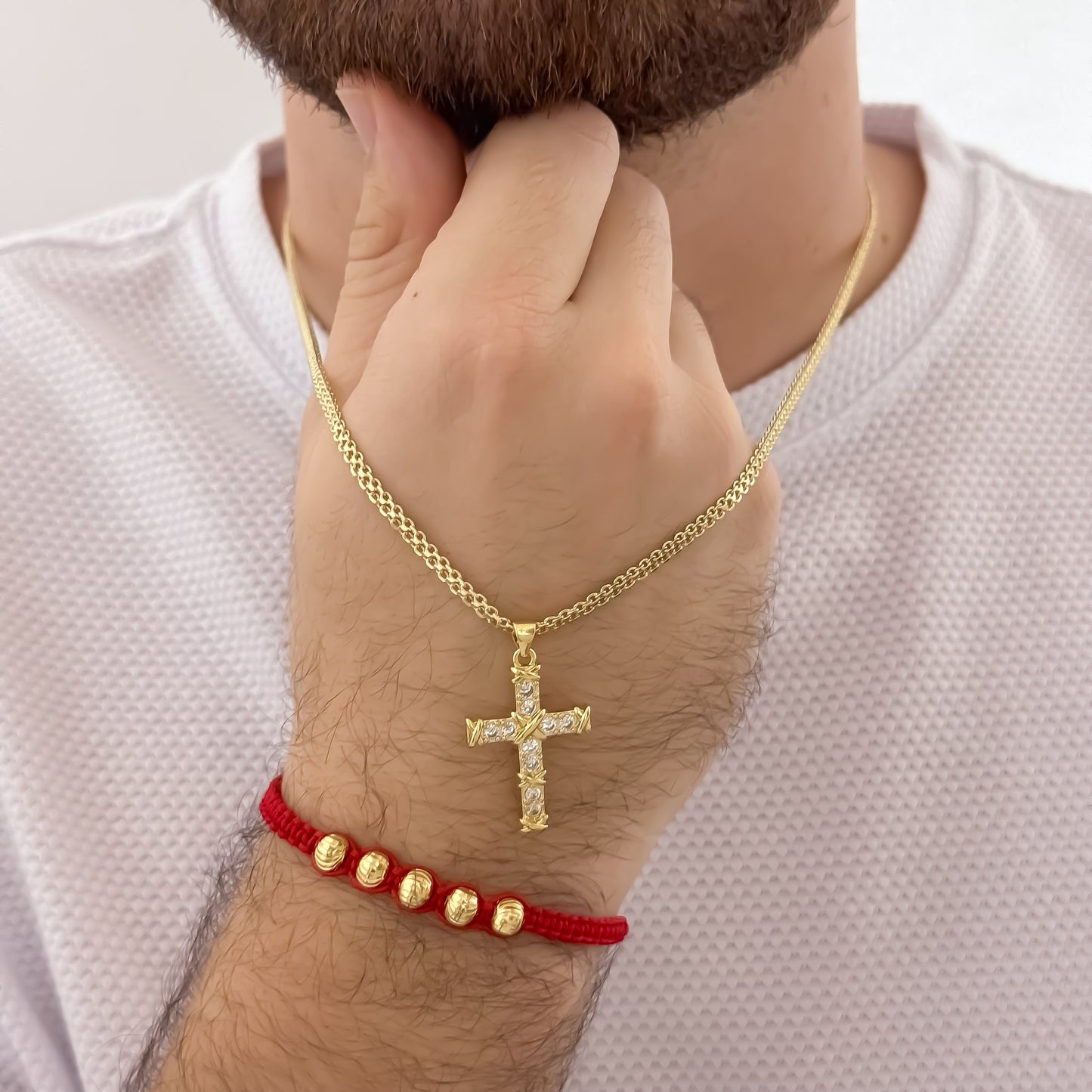 Cadena Tejido Chino de Hombre de 60cm de 4mm + Cruz Cristales Entrelazada + Pulsera Tejida Roja en Balin italiano de 6mm en Oro Laminado 18k con Garantia de por vida