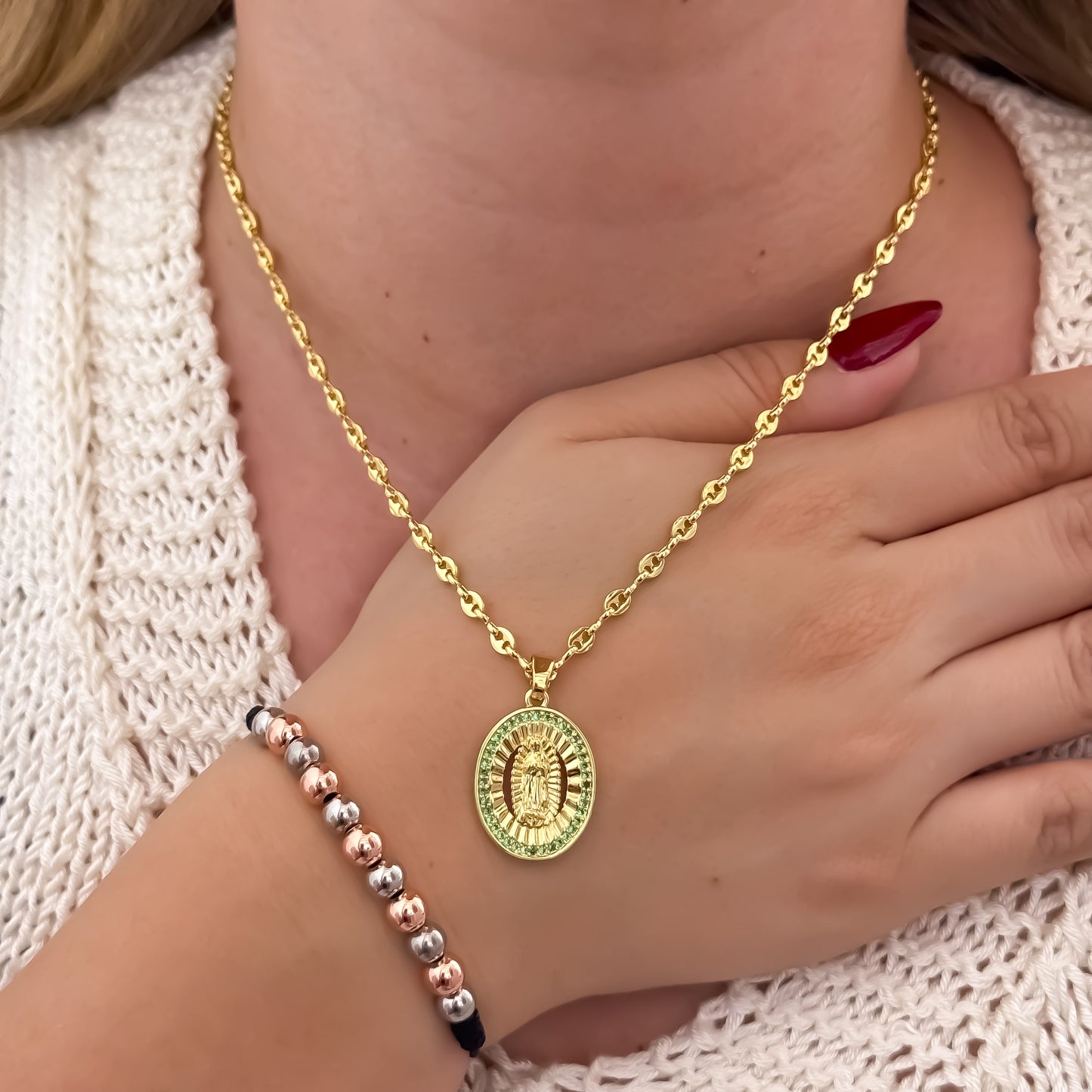 Cadena Tejido Gucci de Dama de 45cm + Virgen de Guadalupe Con Micro Circones Verde Esmeralda + Pulsera en Oro Rosa + Oro Blanco en Oro Laminado 18k con Garantía de por vida