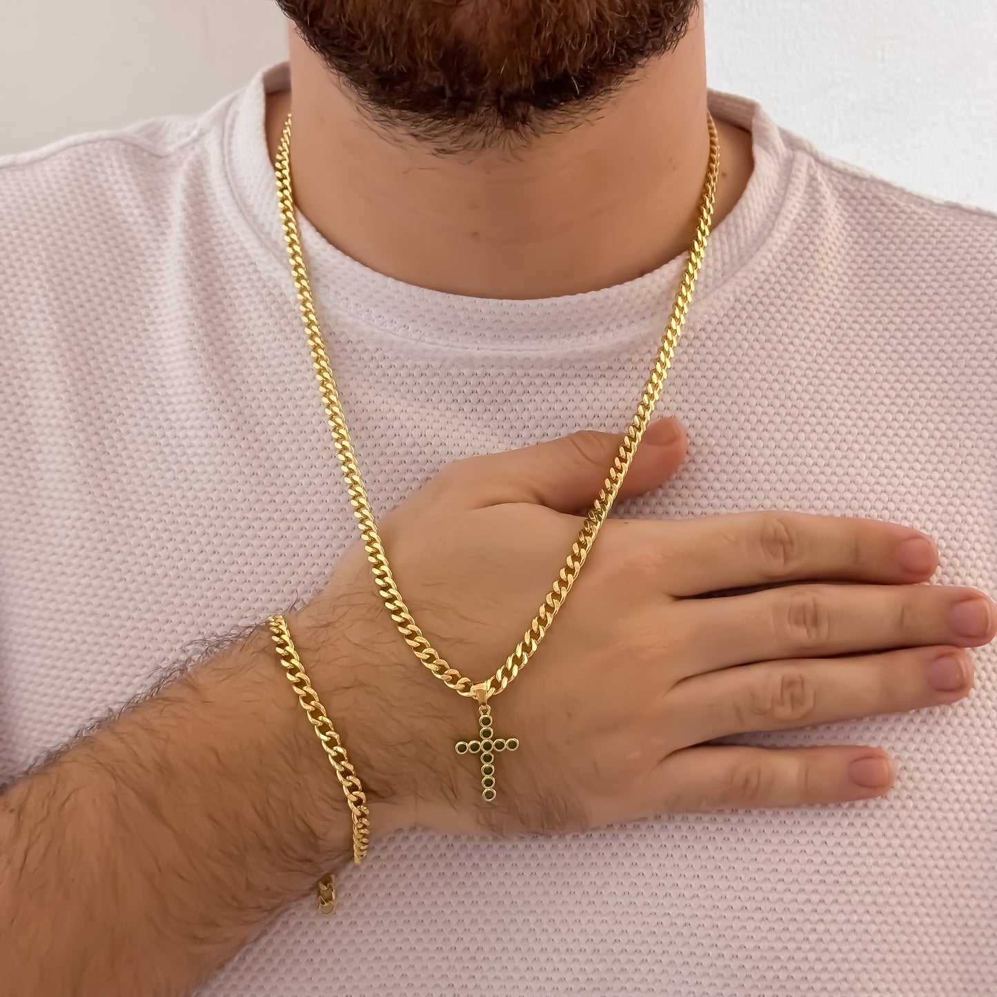 Conjunto Cubana Cadena de Hombre de 60cm de 3mm + Cruz Verde Esmeralda + Pulsera Cubana de 20cm de 3mm en Oro Laminado 18k con Garantia de por vida