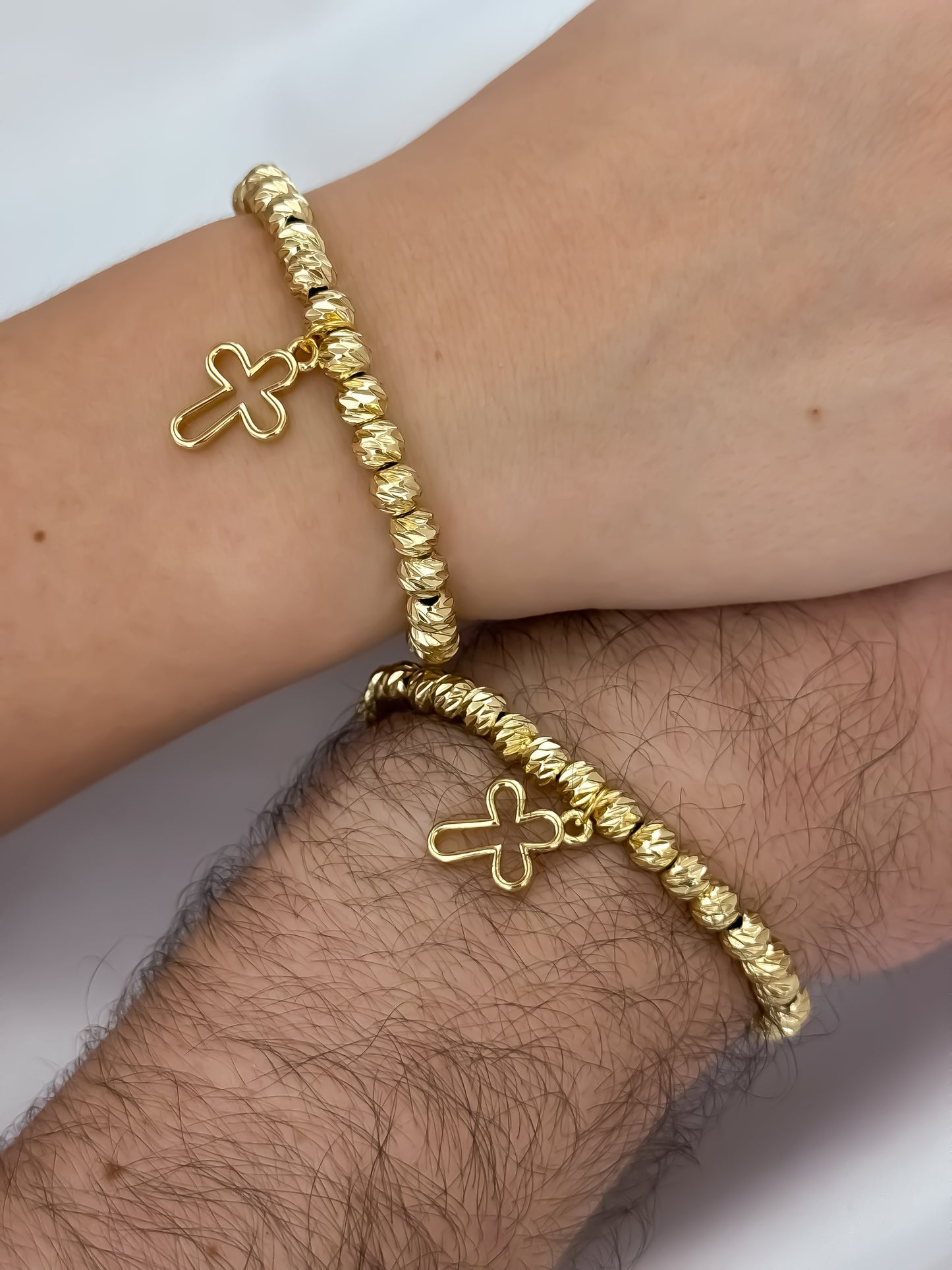 Promoción de Par de Pulseras para Parejas en Balin Italiano de 6mm con Diseño de Cruz silueta en Oro Laminado 18k con Garantia de por vida