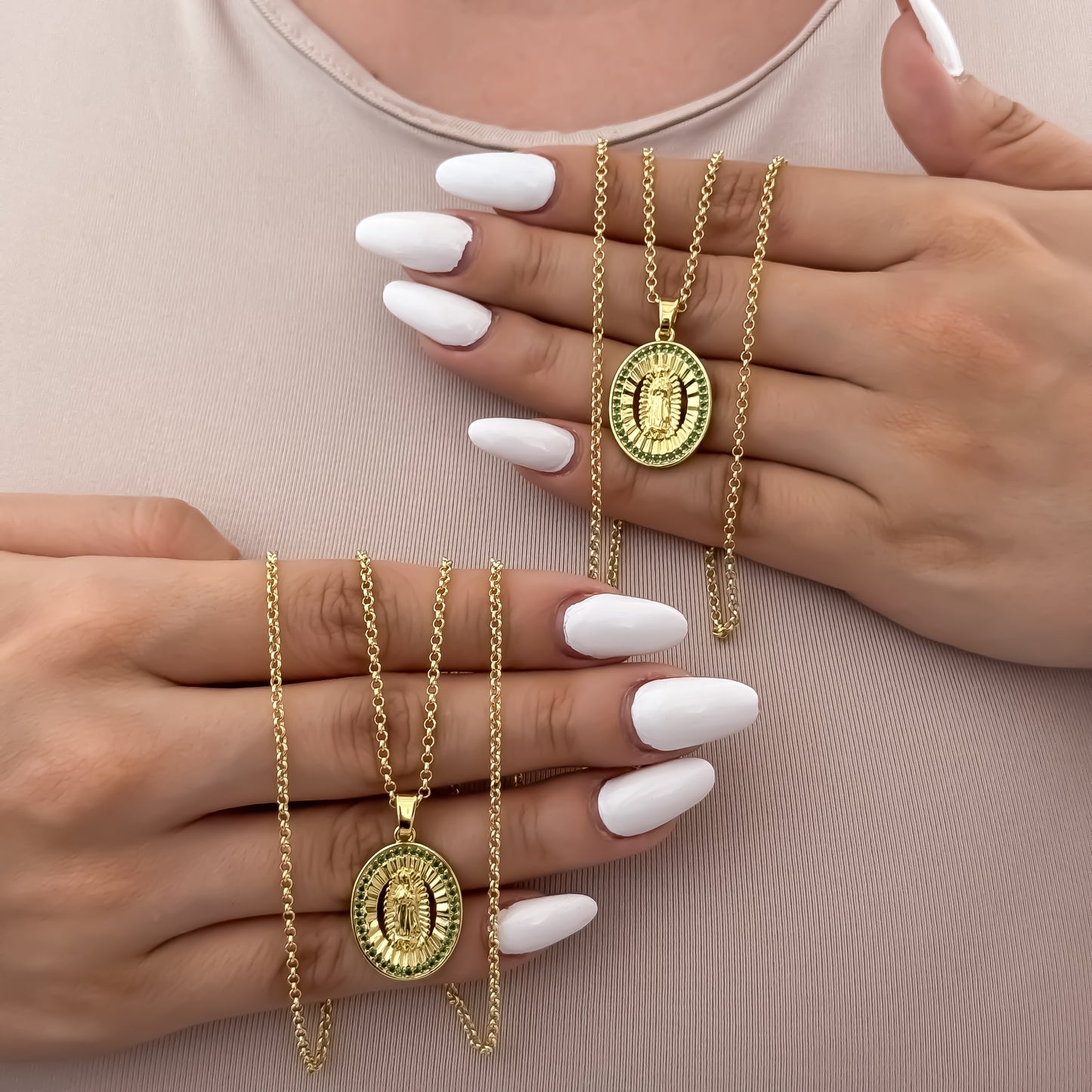 Promoción de 2 Cadenas para Parejas en Tejido de Aros de Hombre de 60cm + Cadena de Dama de 45cm + Virgen de Guadalupe con Micro Circones verde Esmeralda en Oro Laminado 18k con Garantia de por vdia