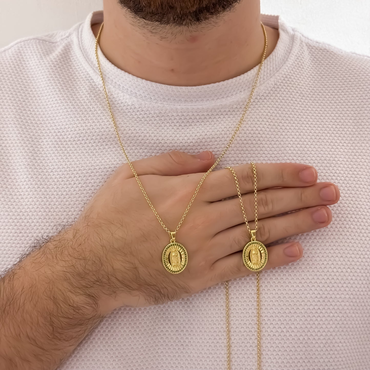 Promoción de 2 Cadenas para Parejas en Tejido de Aros de Hombre de 60cm + Cadena de Dama de 45cm + Virgen de Guadalupe con Micro Circones verde Esmeralda en Oro Laminado 18k con Garantia de por vdia