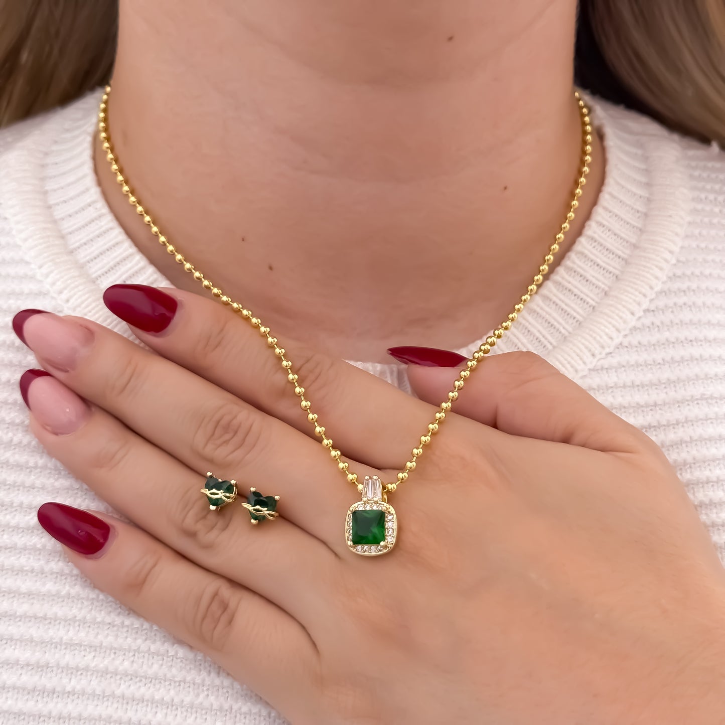 Cadena Tejido Militar de Dama de 45cm + Dije Cuadrado con Micro circones Verde Esmeralda + Topo Corazon de Jesús Verde Esmeralda en Oro Laminado 18k con Garantia de por vida