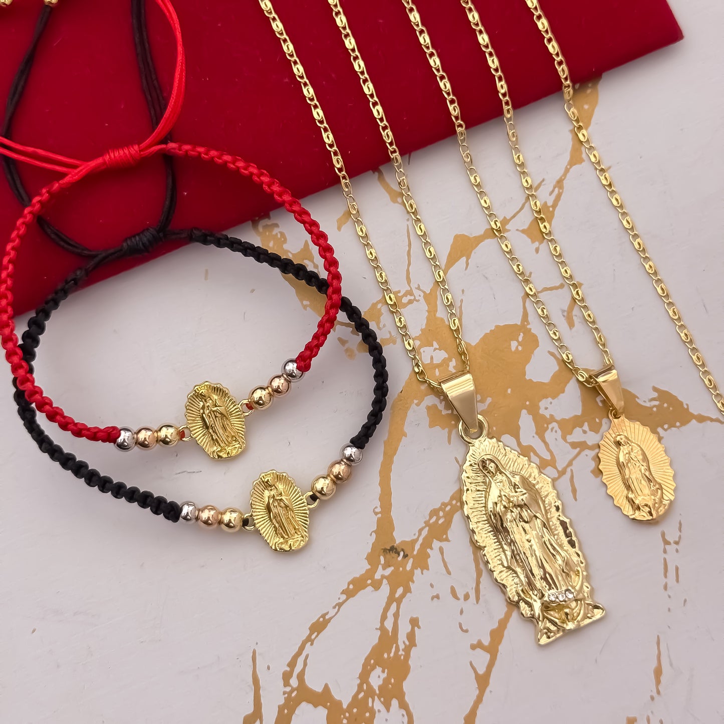 Promocion de Cadenas para Parejas en Tejido Carol de Dama 45cm & Hombre 60cm con De Gije de Virgen de Guadalupe Tallada + 2 Pulseras Tejida de Virgen Guadalupe en Oro Laminado 18k con Garantía de por vida