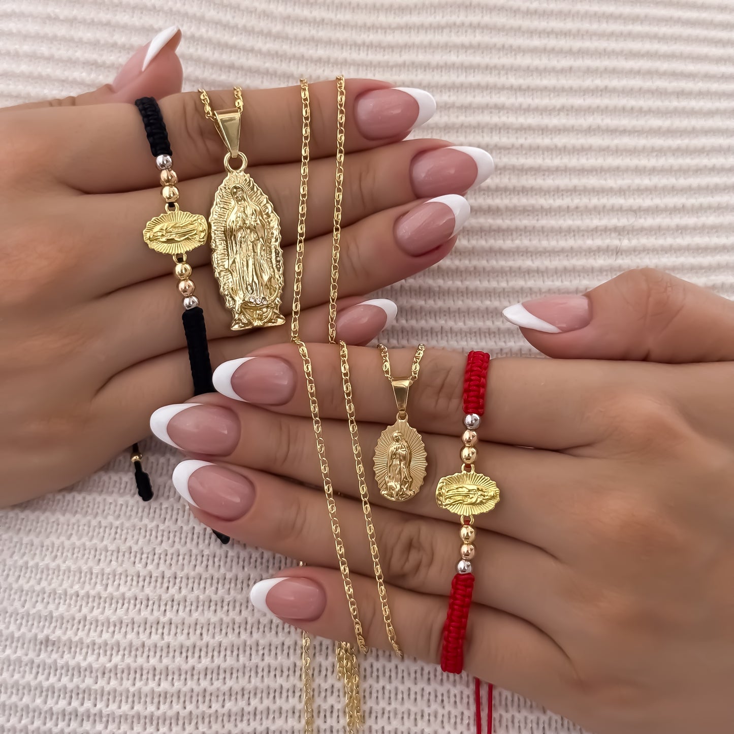 Promocion de Cadenas para Parejas en Tejido Carol de Dama 45cm & Hombre 60cm con De Gije de Virgen de Guadalupe Tallada + 2 Pulseras Tejida de Virgen Guadalupe en Oro Laminado 18k con Garantía de por vida