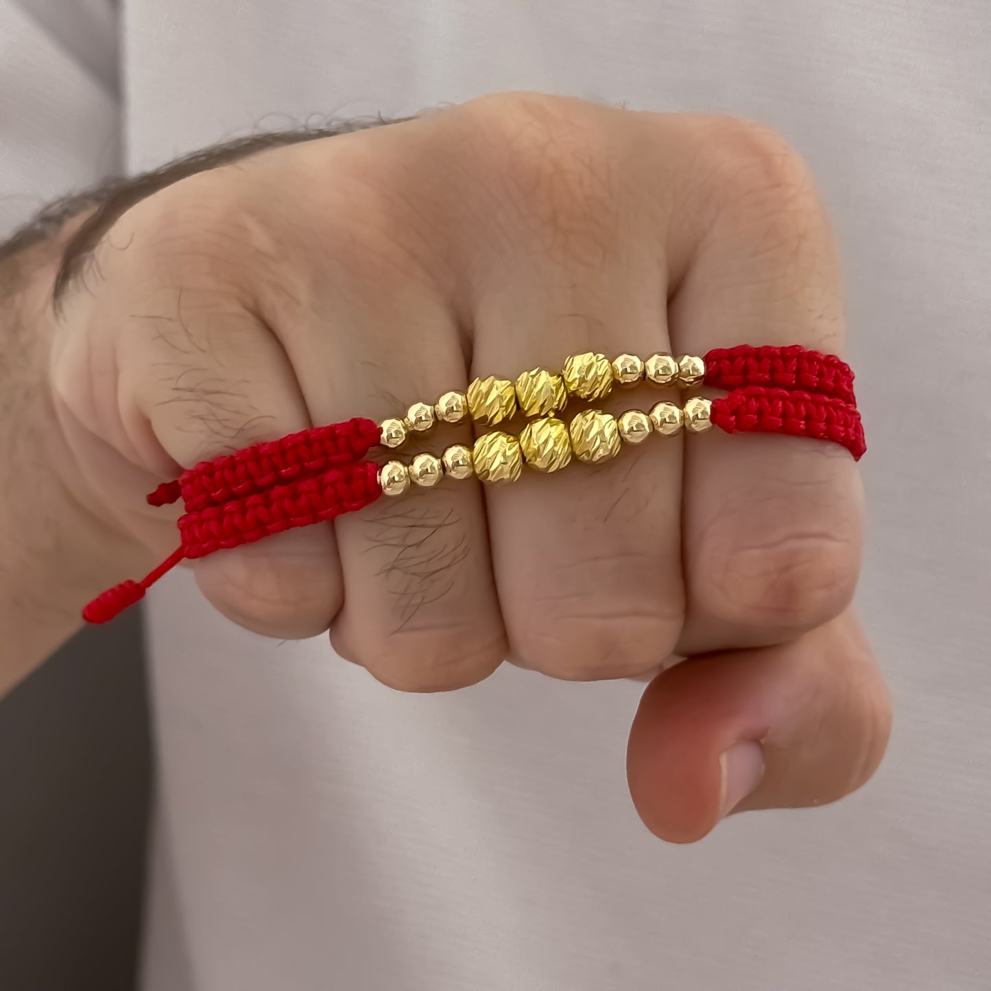 2 Pulseras Rojas con Balines de 4mm Liso + Balin Diamantado en Oro Laminado 18K: Símbolos de Amor y Unión el Hilo Rojo simbolo de Union