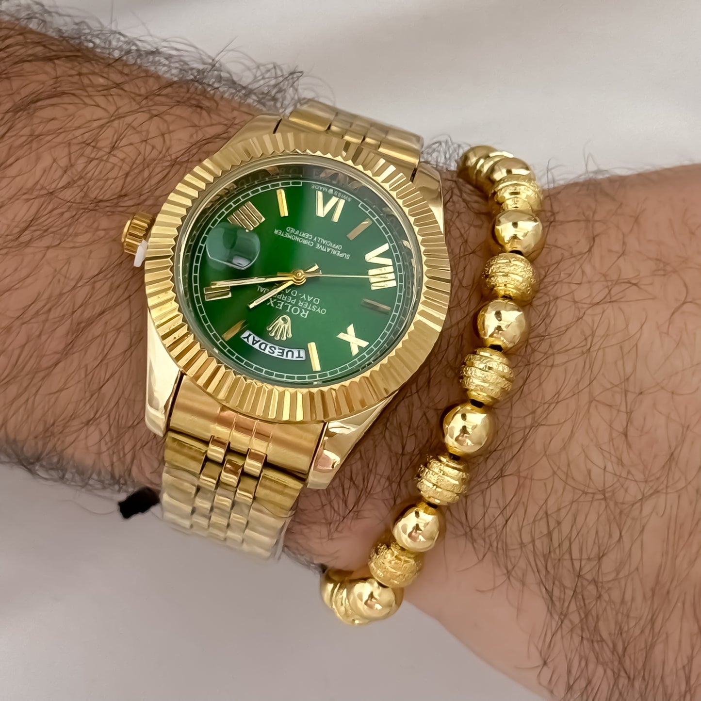 Reloj de Caballero Amariilo Rolex Fondo Verde Esmeralda + Pulseras Lisa y Diamantada en Oro Laminado 18k con Garantia de por vida