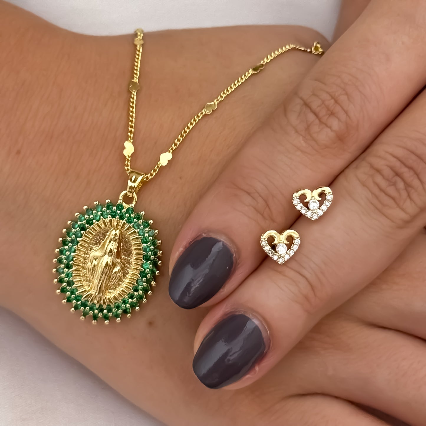Cadena Tejido Cubano de corazon + Virgen de Guadalupe Milagrosa con Piedras Verde Esmeralda + Corazon con micro circones en oro laminado 18k con Garantia de por vida