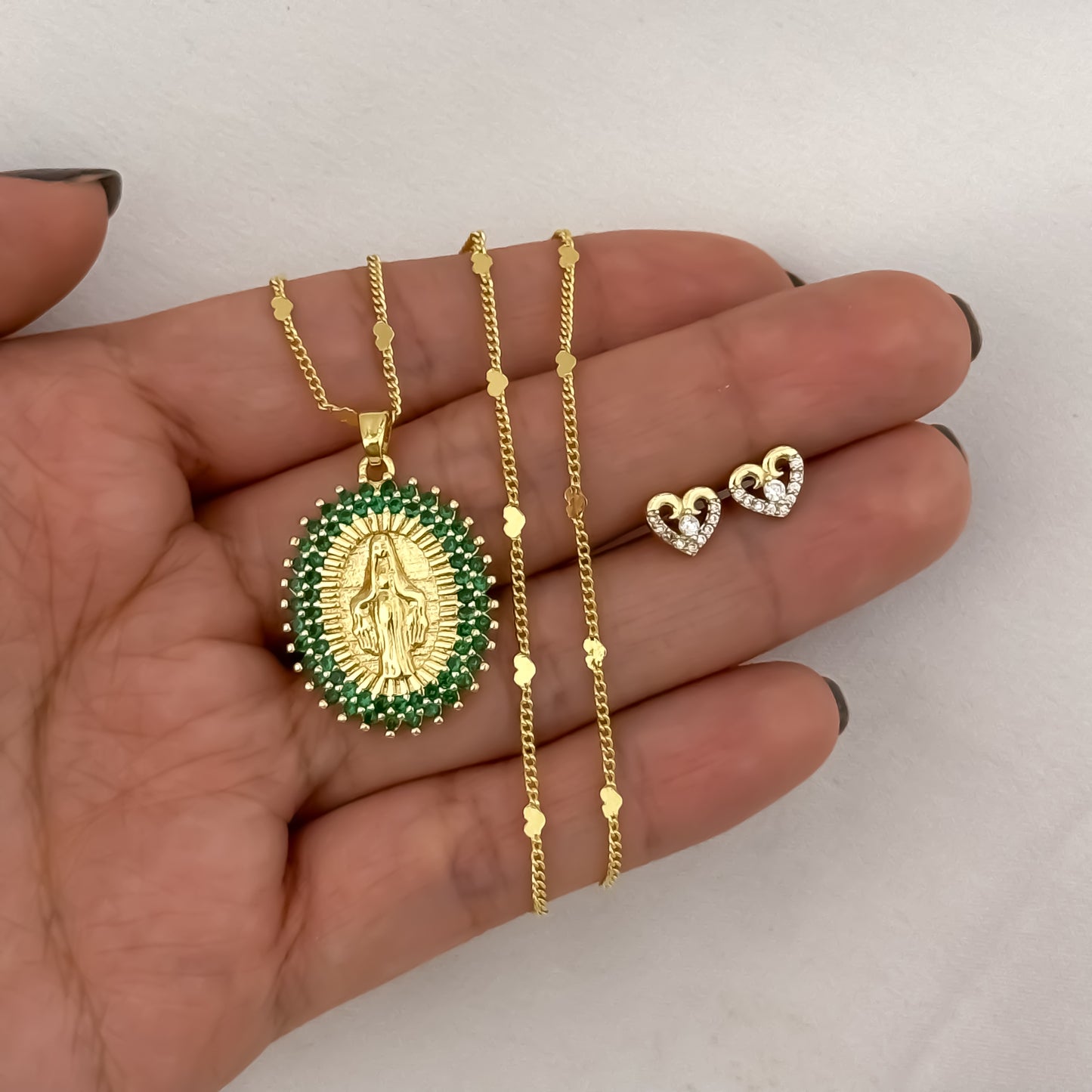 Cadena Tejido Cubano de corazon + Virgen de Guadalupe Milagrosa con Piedras Verde Esmeralda + Corazon con micro circones en oro laminado 18k con Garantia de por vida