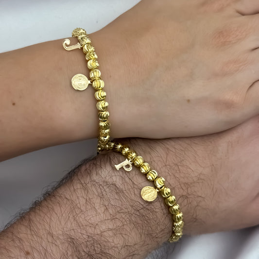 Promoción de Pulseras para parejas en Balin Italiano de 6mm con letra Inicial y San Benito Protección en Oro Laminado 18k con Garantia de por vida