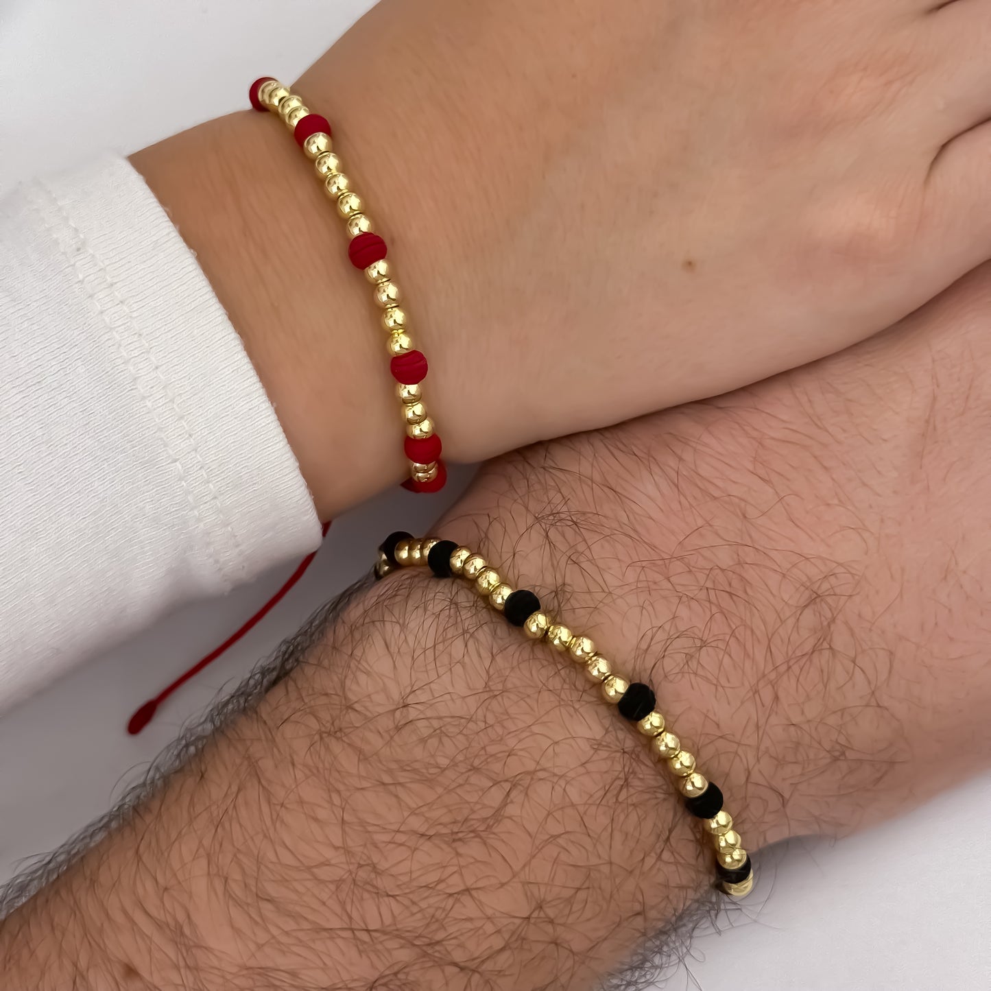 Pulseras Rojas y Negras con Balines de 4mm en Oro Laminado 18K: Símbolos de Amor y Unión en Oro Laminado 18k con Garantia de por vida
